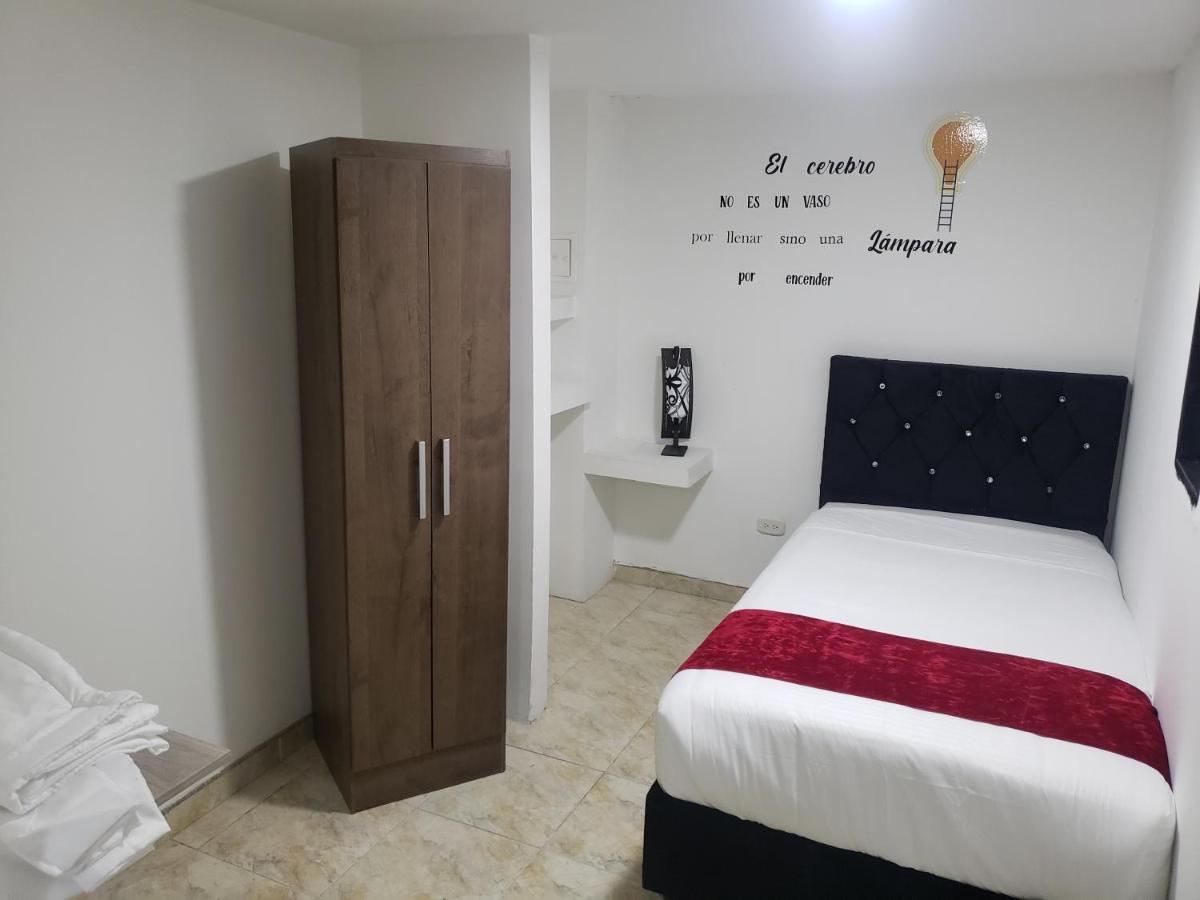 Aw Hotel American Travel Богота Экстерьер фото